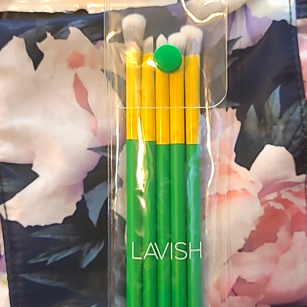 Lavish eyeshadow brushes